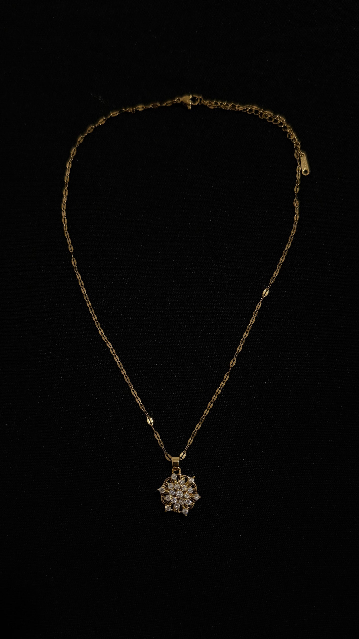 Spinning Bloom Gold Necklace