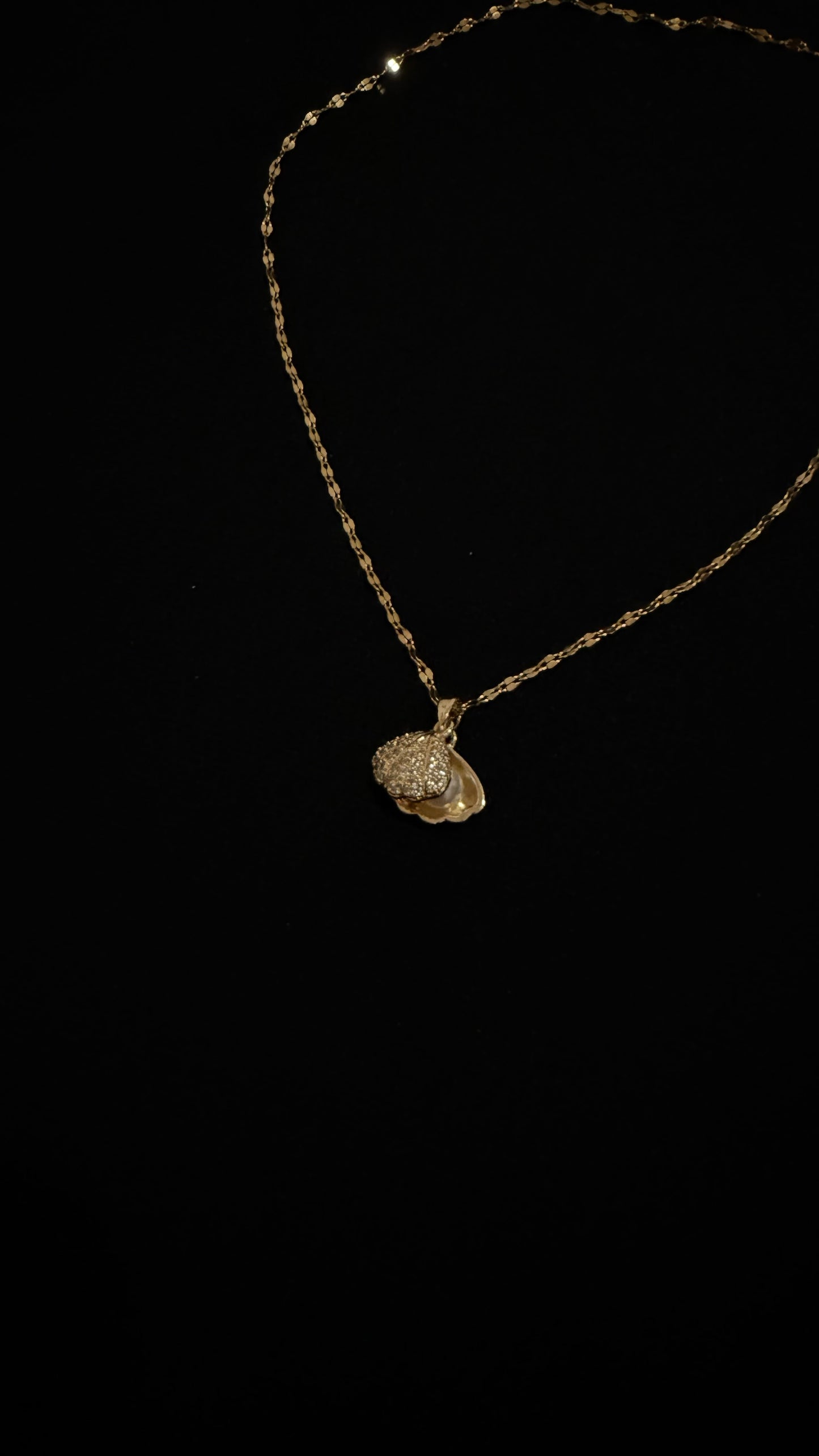 Gold plated seashell necklace with pearl
