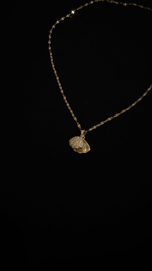 Gold plated seashell necklace with pearl